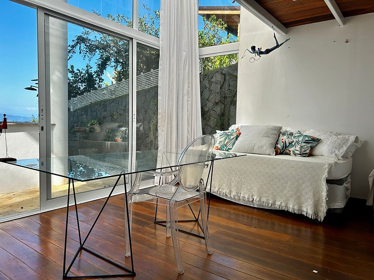 Casa contemporânea, piscina aquecida e bela vista