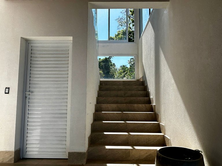 Casa contemporênea, piscina aquecida e bela vista