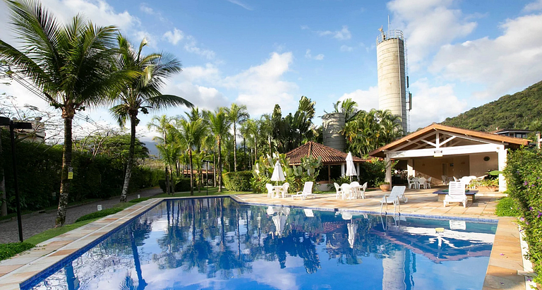 Casa em condomínio, piscina e espaço gourmet