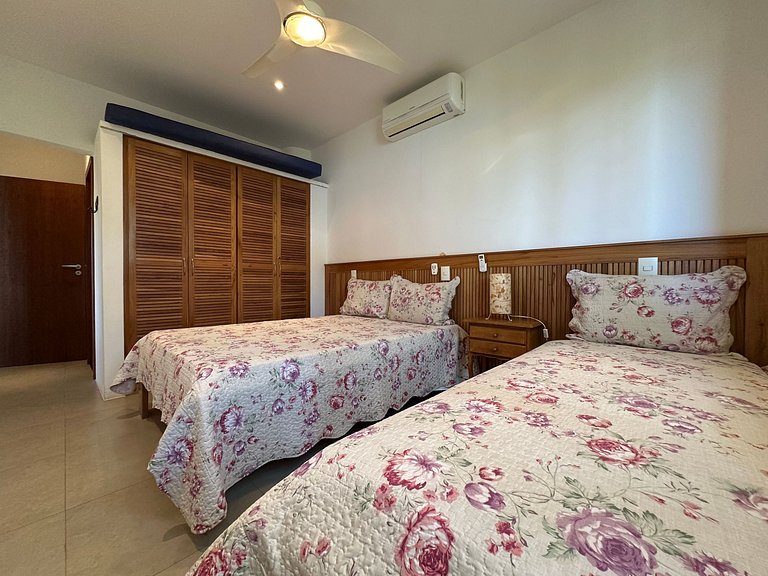 Conforto, píer, piscina e churrasqueira