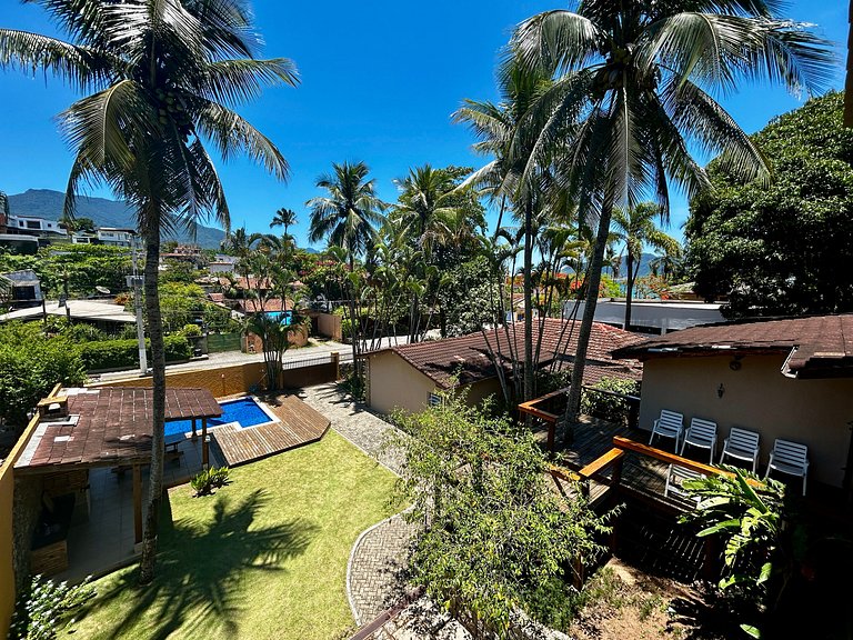 Casa a 30m da praia , piscina e churrasqueira