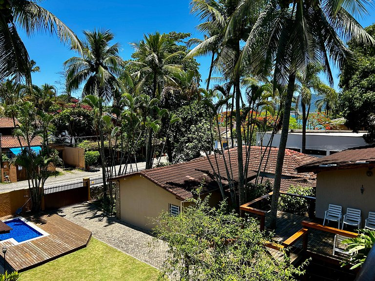 Casa a 30m da praia , piscina e churrasqueira