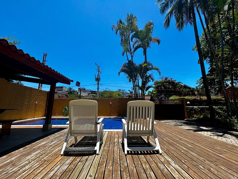 Casa a 30m da praia , piscina e churrasqueira