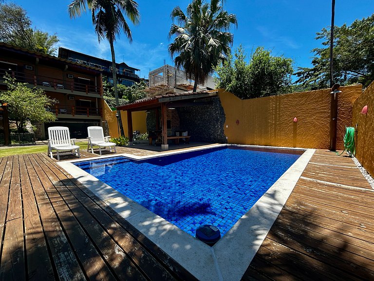 Casa a 30m da praia , piscina e churrasqueira