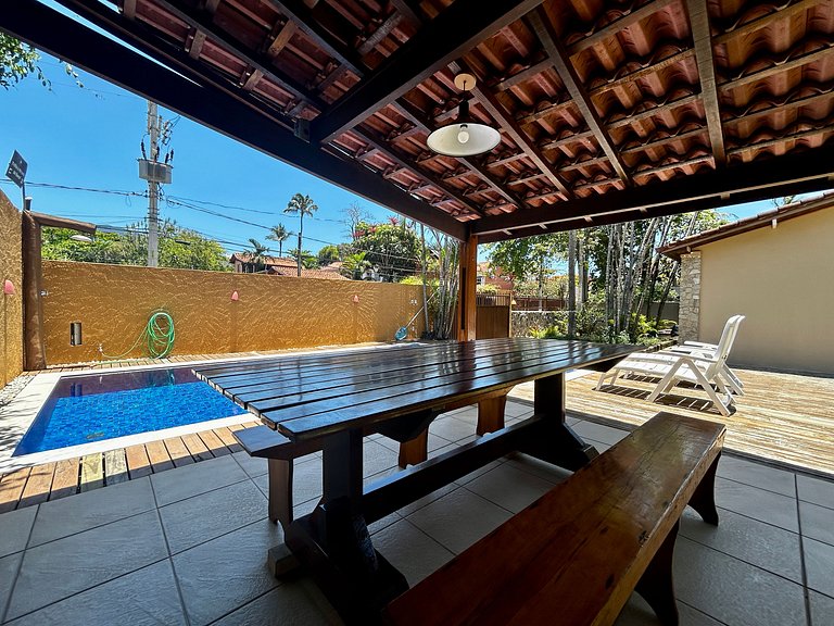 Casa a 30m da praia , piscina e churrasqueira