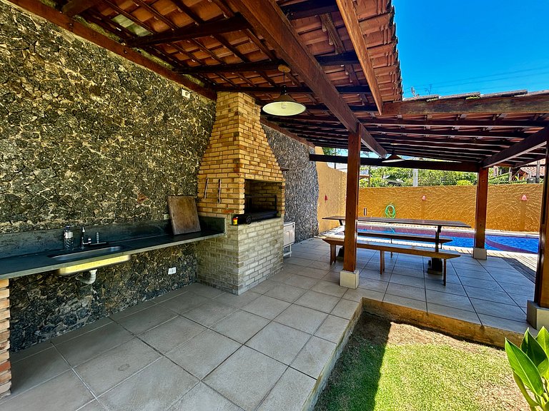 Casa a 30m da praia , piscina e churrasqueira