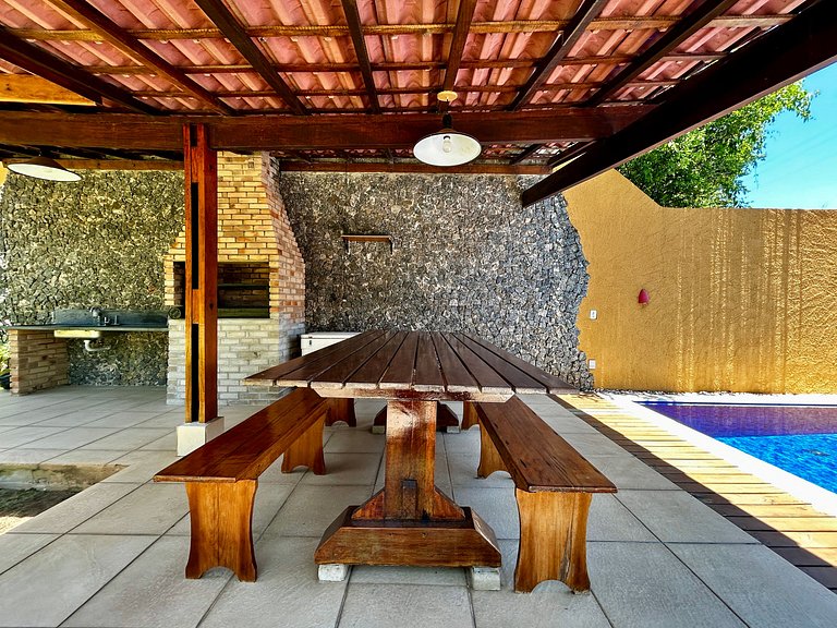 Casa a 30m da praia , piscina e churrasqueira