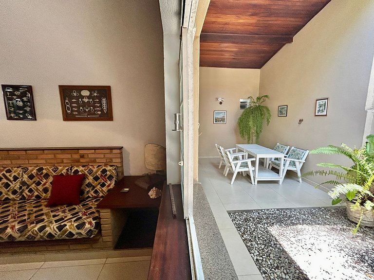 Casa a 30m da praia , piscina e churrasqueira