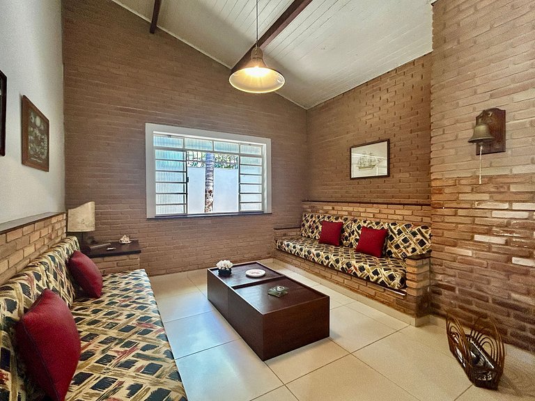 Casa a 30m da praia , piscina e churrasqueira