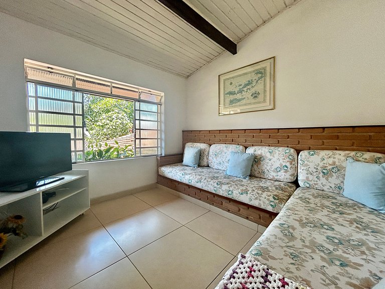 Casa a 30m da praia , piscina e churrasqueira