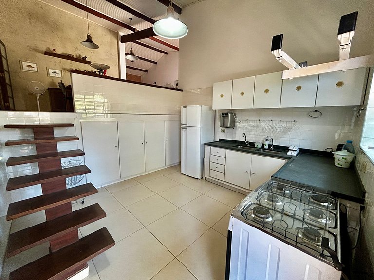 Casa a 30m da praia , piscina e churrasqueira