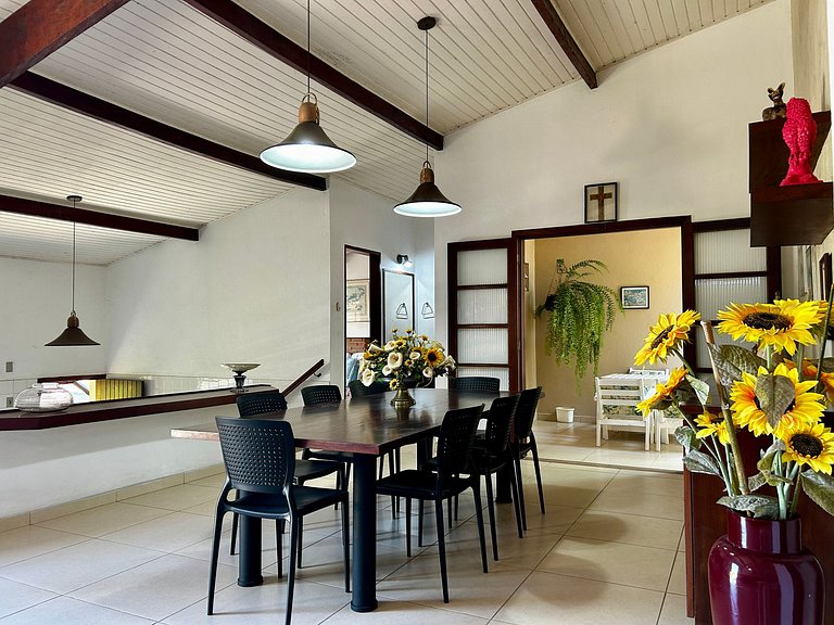 Casa a 30m da praia , piscina e churrasqueira