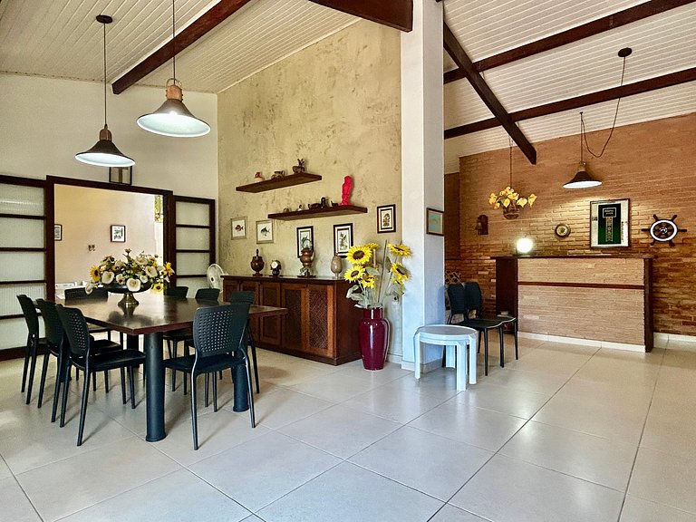 Casa a 30m da praia , piscina e churrasqueira