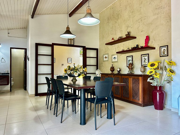 Casa a 30m da praia , piscina e churrasqueira