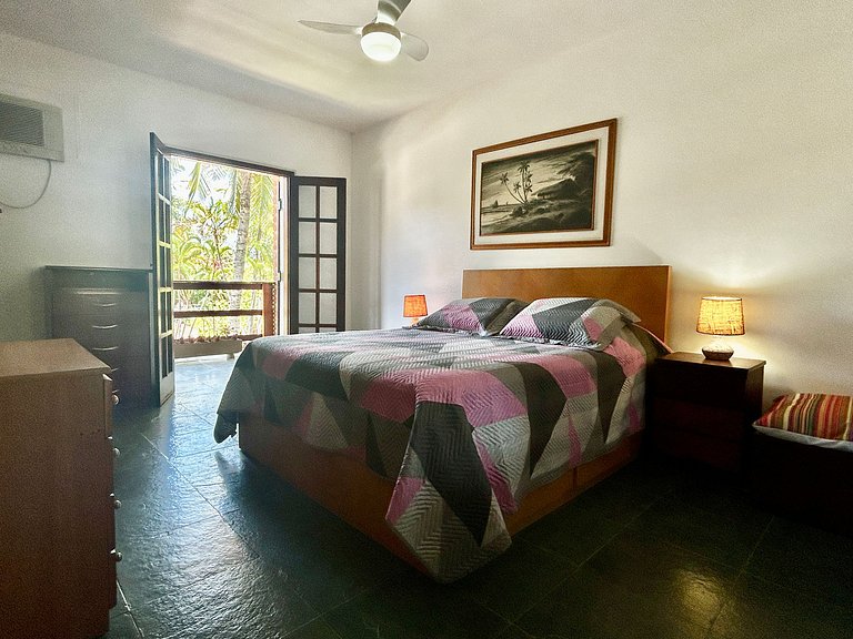 Casa a 30m da praia , piscina e churrasqueira