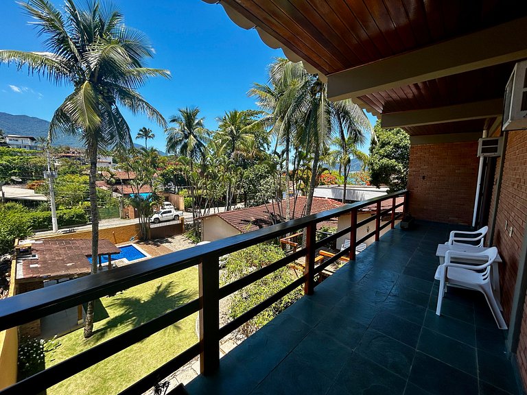 Casa a 30m da praia , piscina e churrasqueira