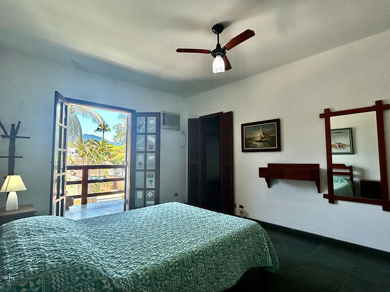 Casa a 30m da praia , piscina e churrasqueira