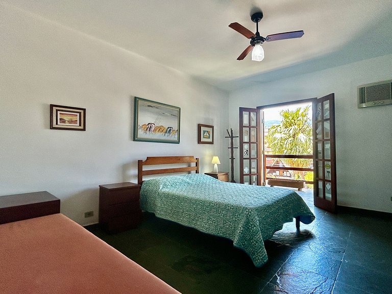 Casa a 30m da praia , piscina e churrasqueira