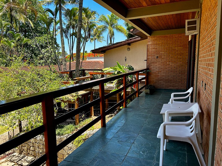 Casa a 30m da praia , piscina e churrasqueira