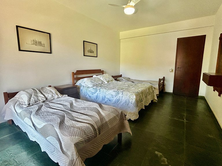 Casa a 30m da praia , piscina e churrasqueira