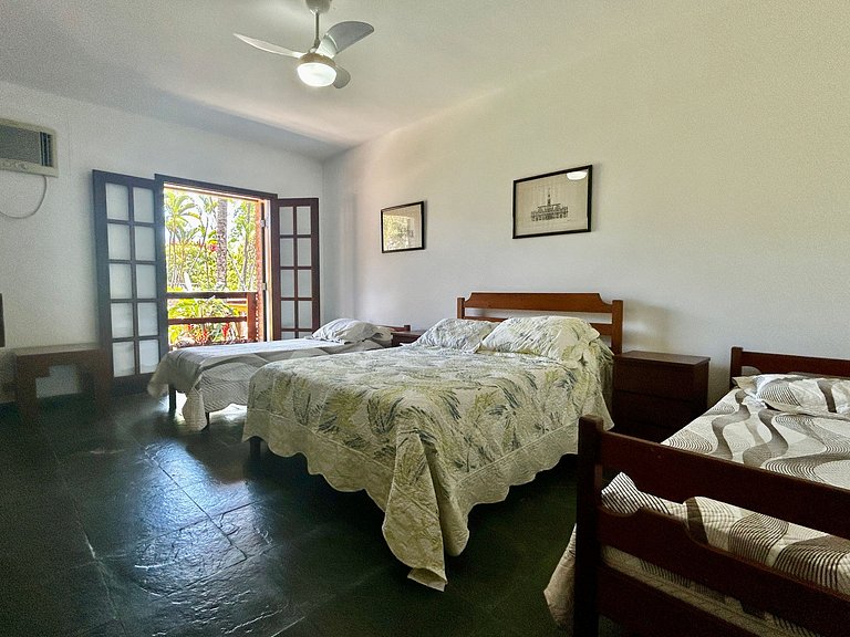 Casa a 30m da praia , piscina e churrasqueira