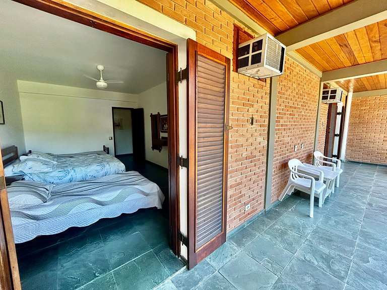 Casa a 30m da praia , piscina e churrasqueira