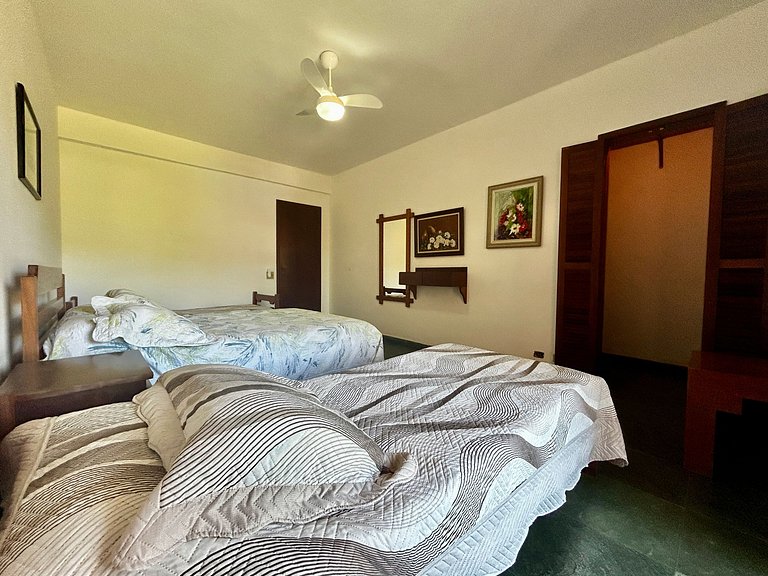 Casa a 30m da praia , piscina e churrasqueira