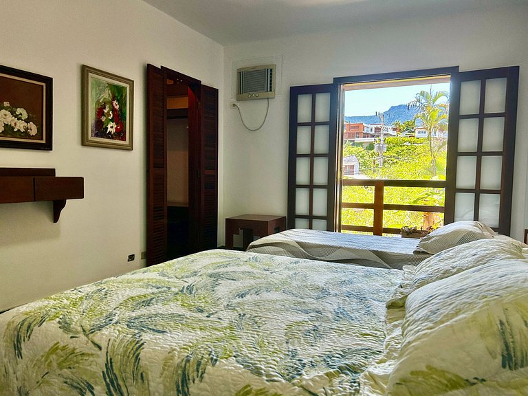 Casa a 30m da praia , piscina e churrasqueira