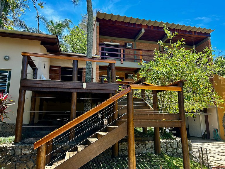 Casa a 30m da praia , piscina e churrasqueira