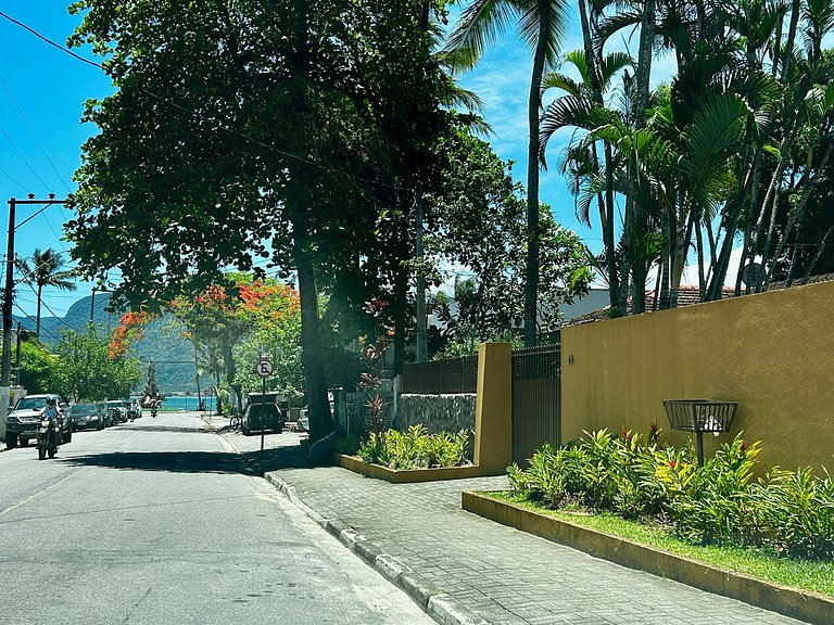 Casa a 30m da praia , piscina e churrasqueira