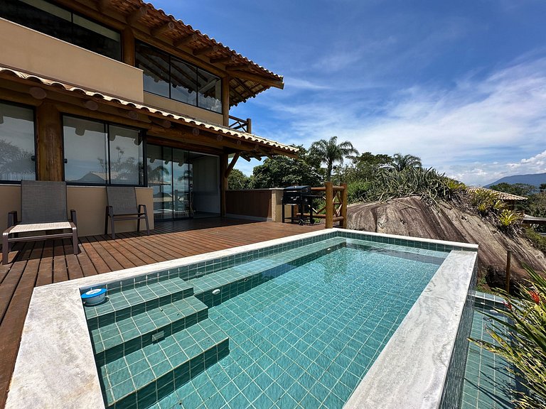 Casa em condomínio, espaço gourmet e piscina