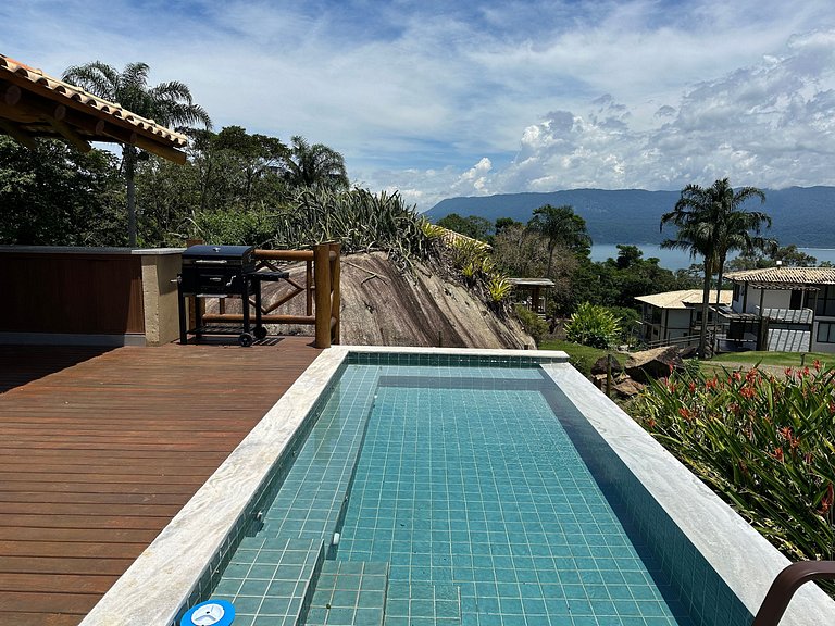 Casa em condomínio, espaço gourmet e piscina