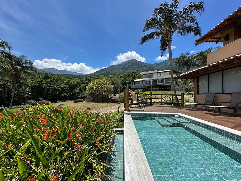 Casa em condomínio, espaço gourmet e piscina