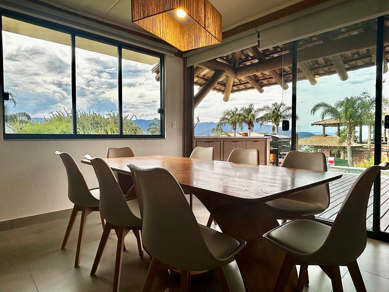 Casa em condomínio, espaço gourmet e piscina