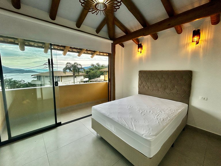 Casa em condomínio, espaço gourmet e piscina