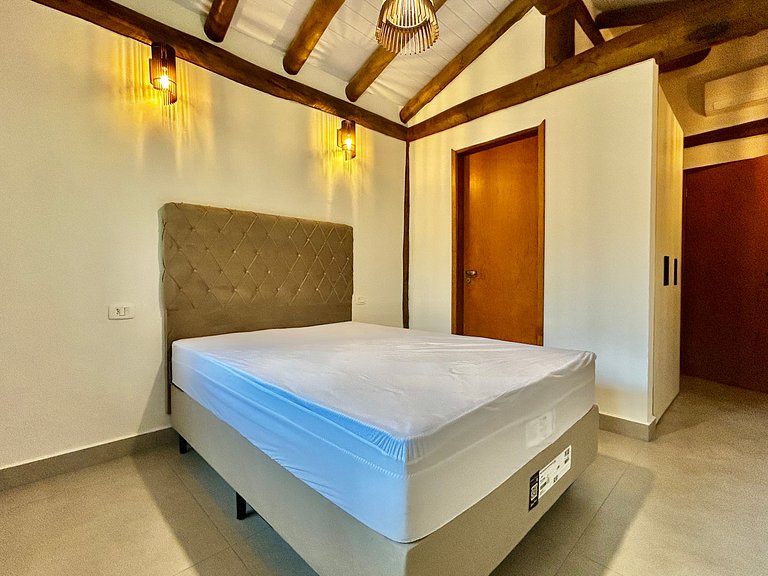 Casa em condomínio, espaço gourmet e piscina