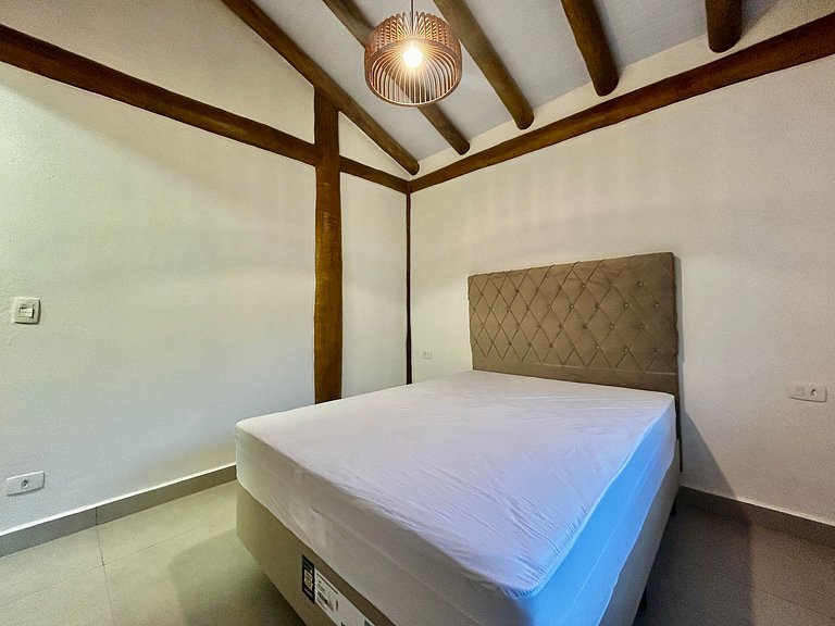 Casa em condomínio, espaço gourmet e piscina