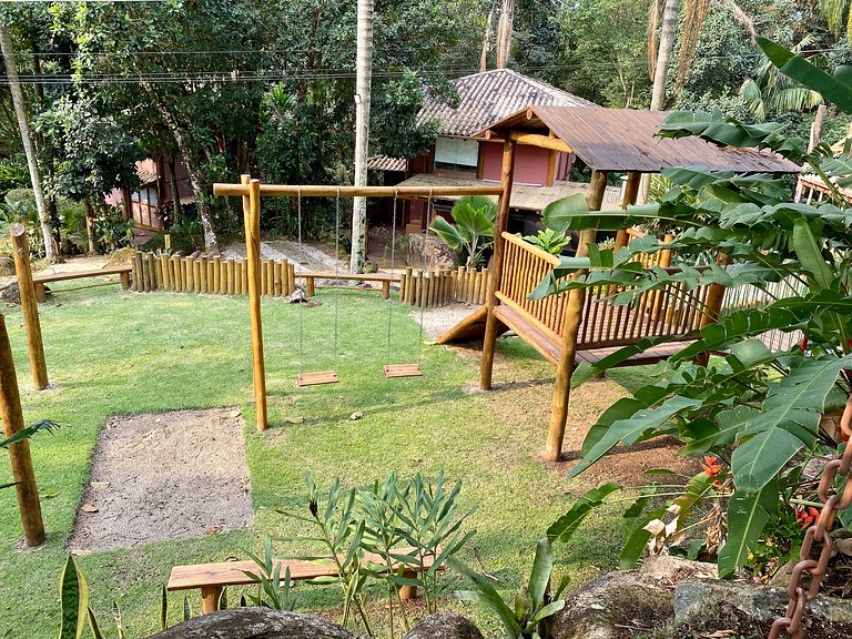 Casa em condomínio, espaço gourmet e piscina