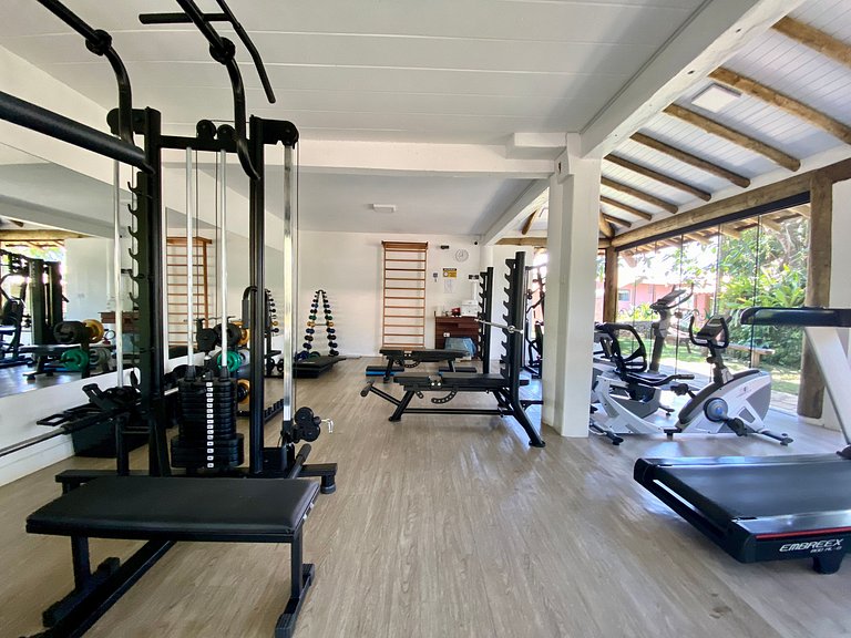 Casa em condomínio, espaço gourmet e piscina