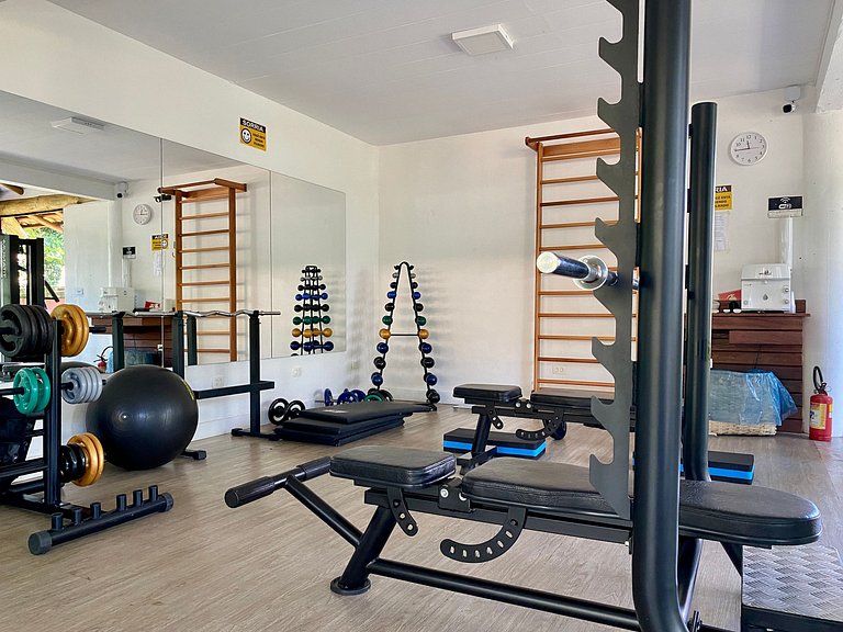 Casa em condomínio, espaço gourmet e piscina