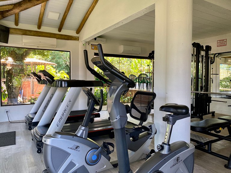 Piscina, vista, espaço gourmet em condomínio