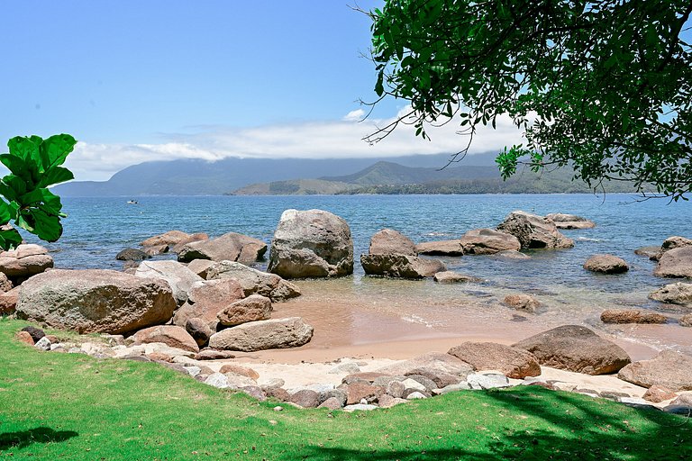 Casa pé na areia, piscina e conexão com a natureza
