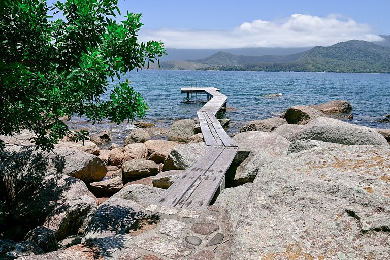 Casa pé na areia, piscina e conexão com a natureza