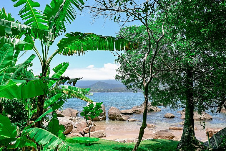 Casa pé na areia, piscina e conexão com a natureza