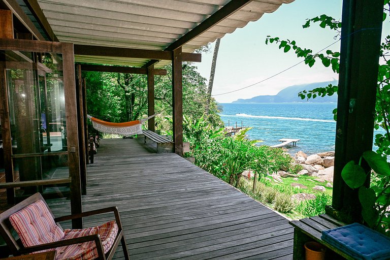 Casa pé na areia, piscina e conexão com a natureza