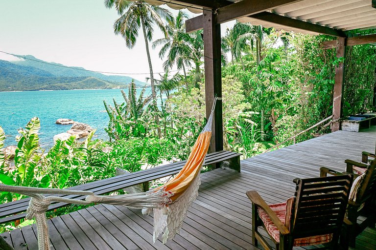 Casa pé na areia, piscina e conexão com a natureza