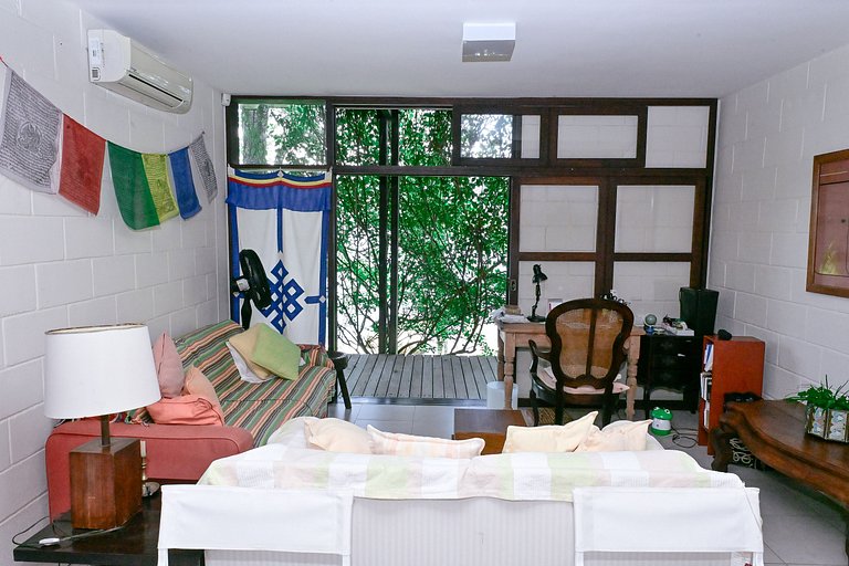 Casa pé na areia, piscina e conexão com a natureza