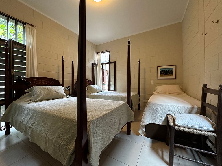 Casa pé na areia, piscina e conexão com a natureza