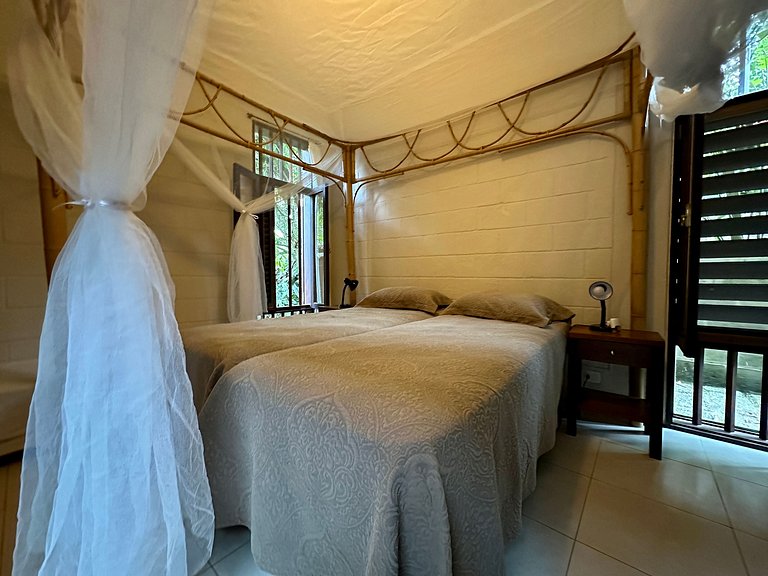 Casa pé na areia, piscina e conexão com a natureza