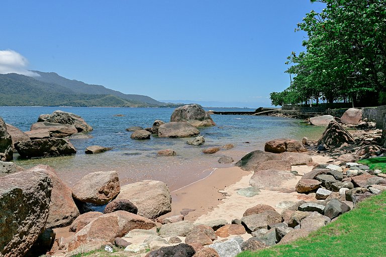 Casa pé na areia, piscina e conexão com a natureza